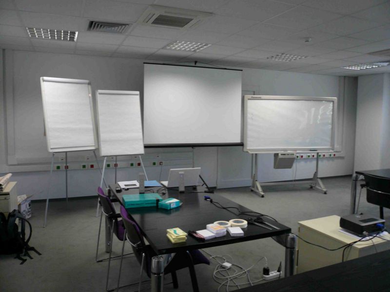 File:Front-of-room.jpg